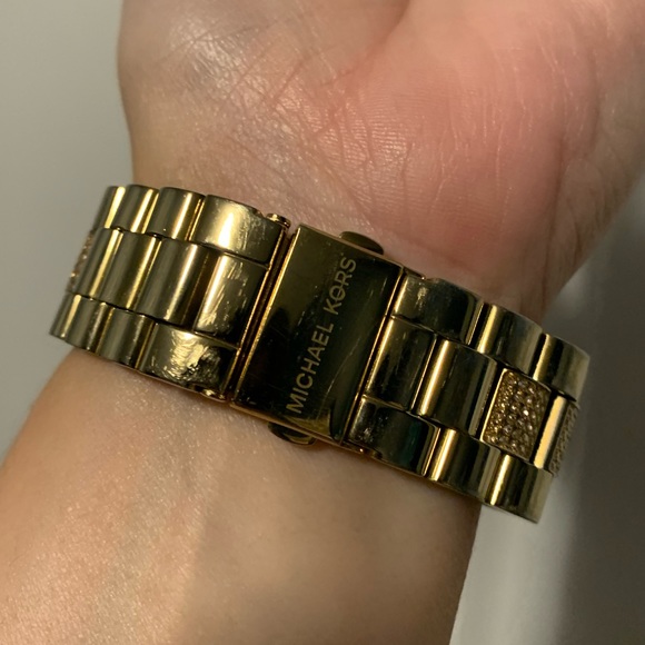 🎉Host Pick🎉 Michael Kors - Runway Gold Tone Bracelet Watch (MK5826) - Picture 5 of 8